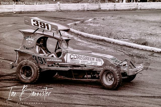 Late 1979 or early 1980, the car was painted in Coregreen Ltd colours. Seen here in 1980. The car was almost written off at Belle Vue in 1980.