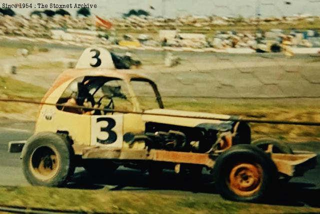 Hednesford 1968. This was Ellis Ford's last car. It started out with all-independent suspension, Jaguar rear, and an awful concoction of a split beam axle at the front with torsion bars for springing. They were adjustable with little hydraulic rams, controlled from in the cab with Ford Pilot hydraulic jack pumps! The engine was a Holman and Moody Ford 427 