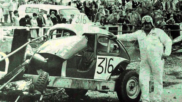 Through the fence at Ringwood, 1968 (Chris Head photo)