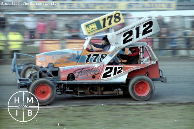 Frankie passing local driver Roy McLester on his way to winning in the grand national at the Northampton opener in 1987. (HM/IB photo)