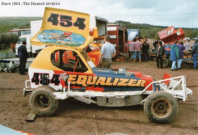 This car started life as Mick Greenwood's V8 Hotstox. Phil raced it as a Hotstox and then converted it to F1 spec. Pictured at Stoke. (Martin Downs photo)
