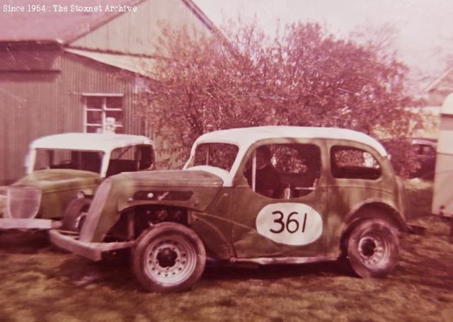 Des and his mate Geoff Weston's F2 cars. Des borrowed Geoff's F1 for his only F1 appearance. (Vicky Croxford photo)